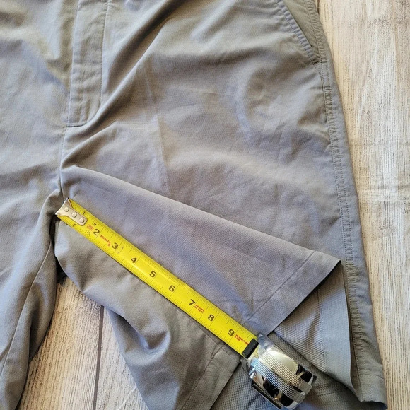 Greg Norman Men's •Size 42• Golf Shorts Gray Lightweight Comfortable - Picture 8 of 8